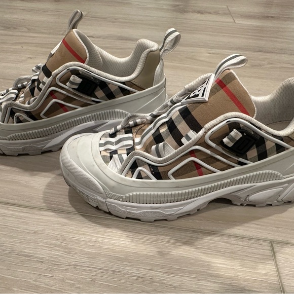 Burberry Plaid Sneakers Kids size 13 (31 UK) gently used condition - Picture 2 of 11